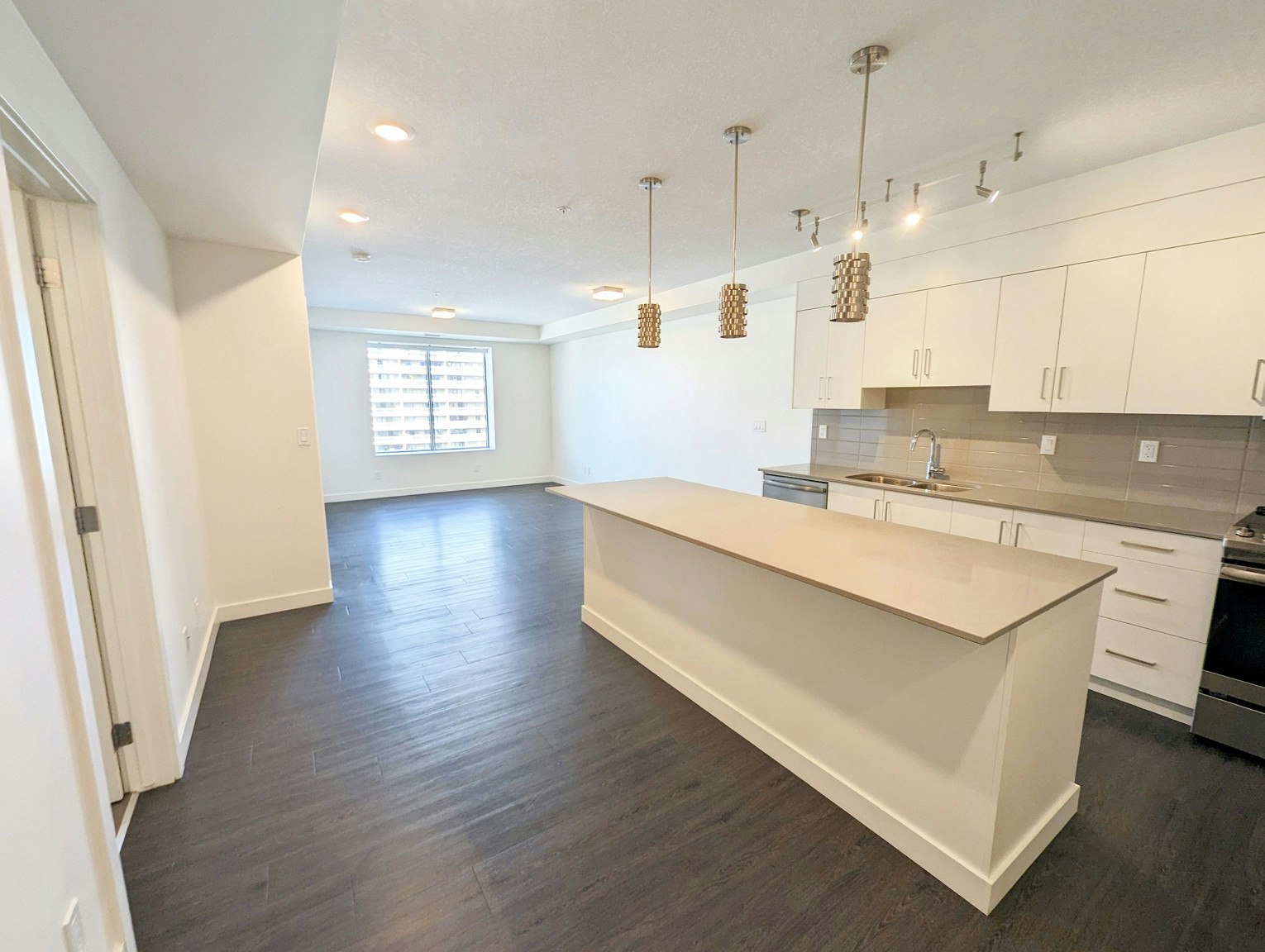 X04-10045 111 Street NW, Edmonton, AB, T5K 2M5 - 4
