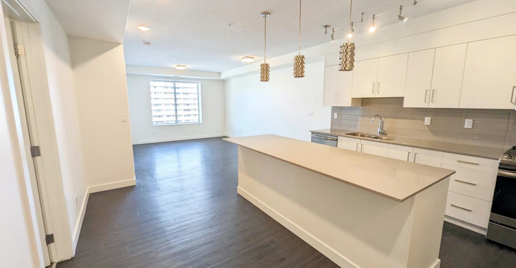 X04-10045 111 Street NW, Edmonton, AB, T5K 2M5 - 4