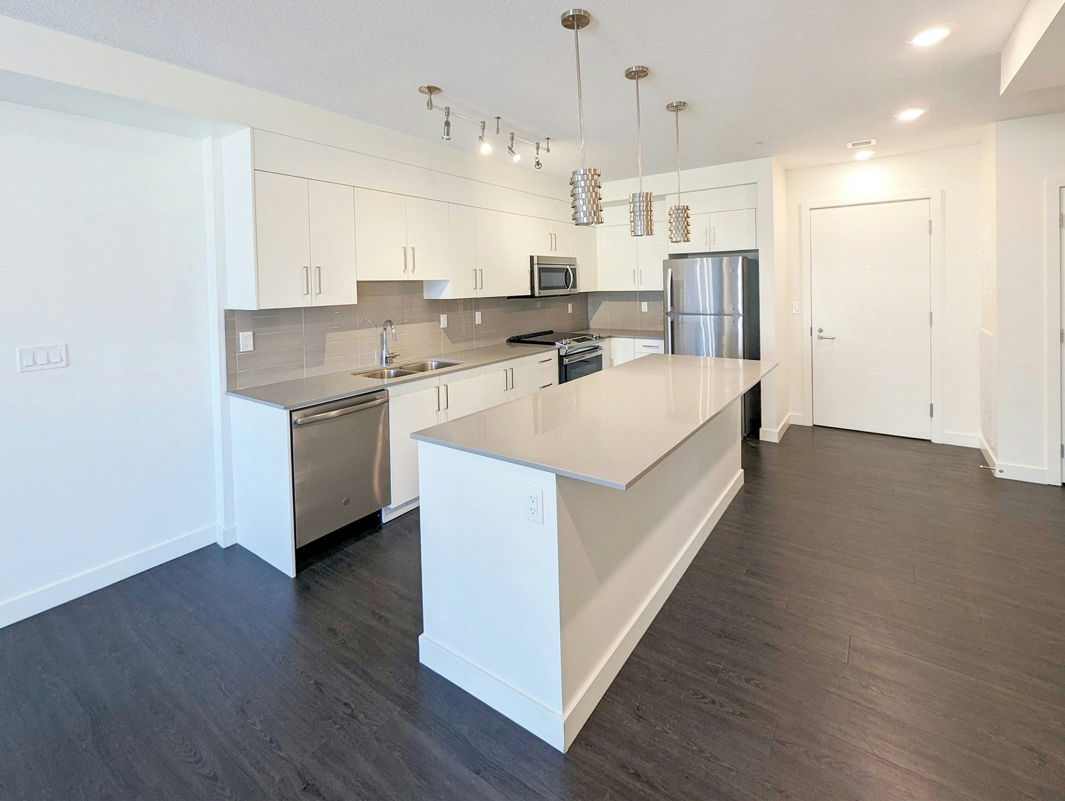 X04-10045 111 Street NW, Edmonton, AB, T5K 2M5 - 2