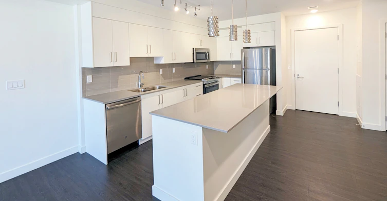 X04-10045 111 Street NW, Edmonton, AB, T5K 2M5 - 2