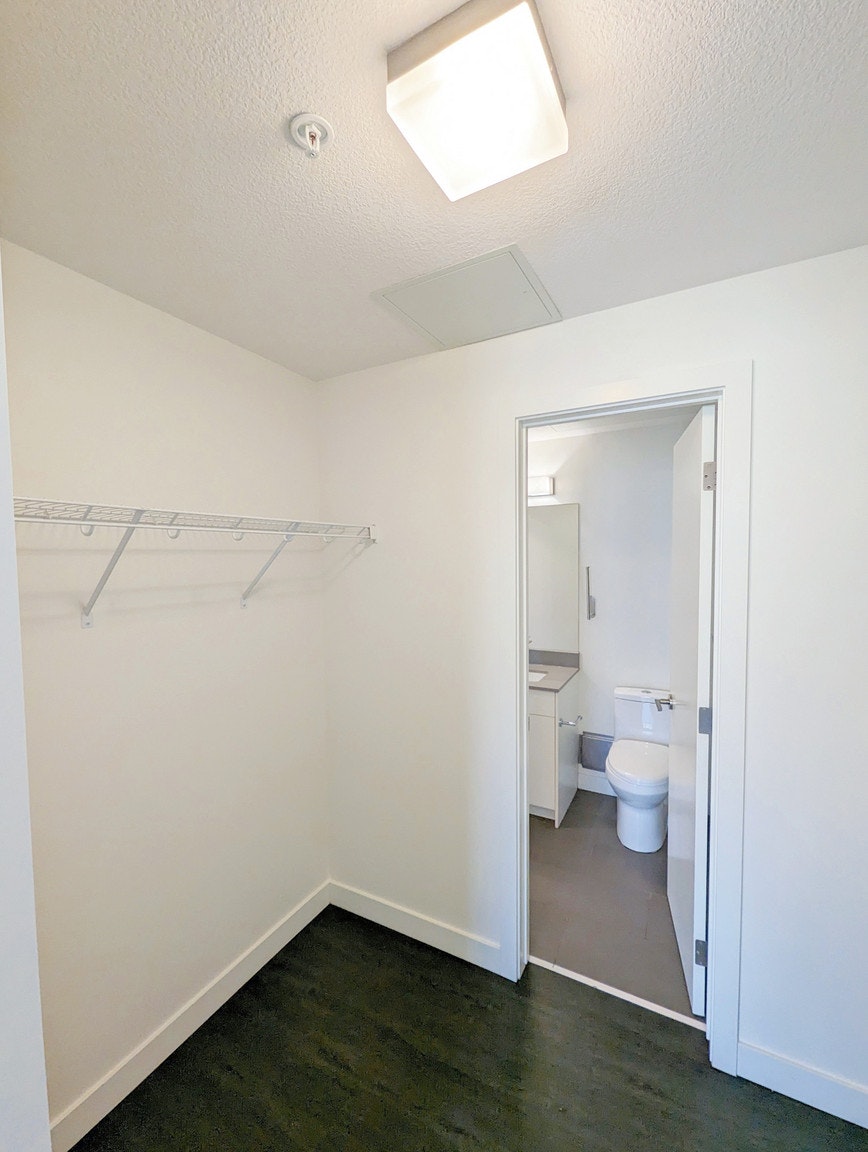 X04-10045 111 Street NW, Edmonton, AB, T5K 2M5 - 5