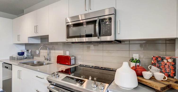 14-10045 111 Street NW, Edmonton, AB, T5K 2M5 - 10