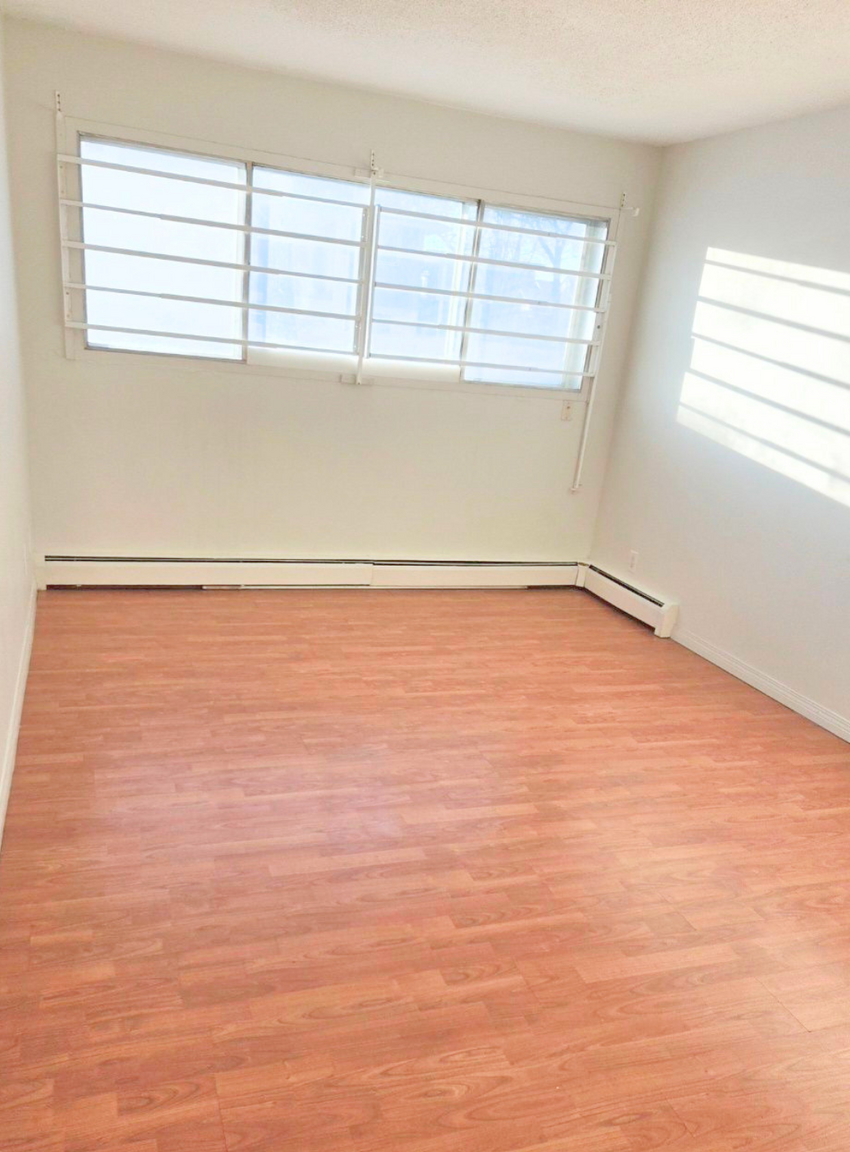 10045 83 Avenue NW, Edmonton, AB, T6E 2C3 - 3