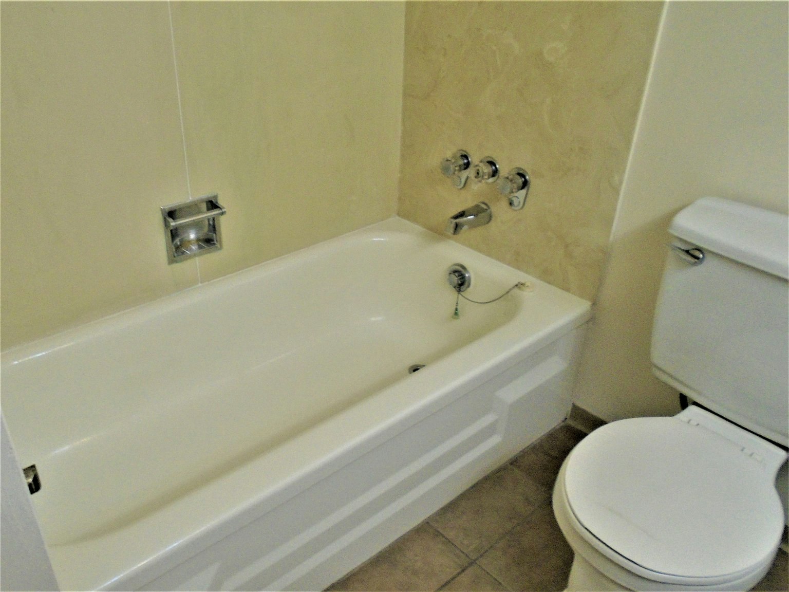 647 Michigan Street, Victoria, BC, V8V 1S9 - 6