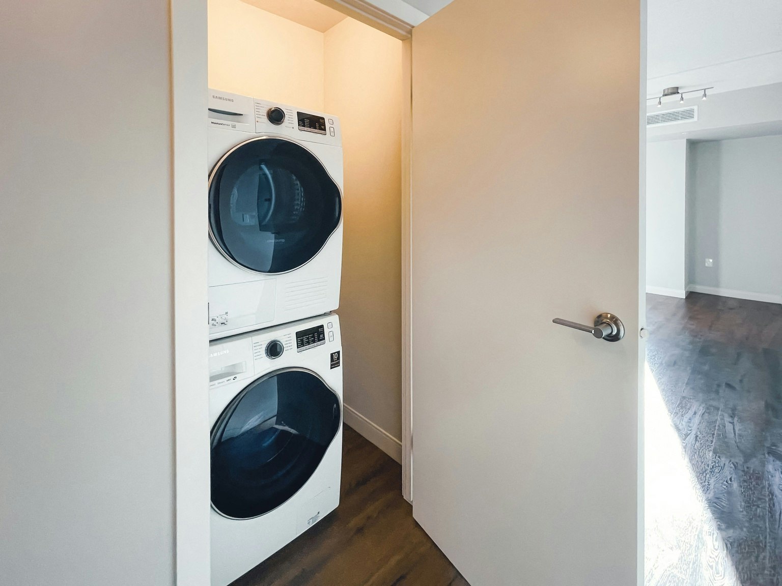 1010-300 Main Street, Winnipeg, MB, R3C 1E1 - 8