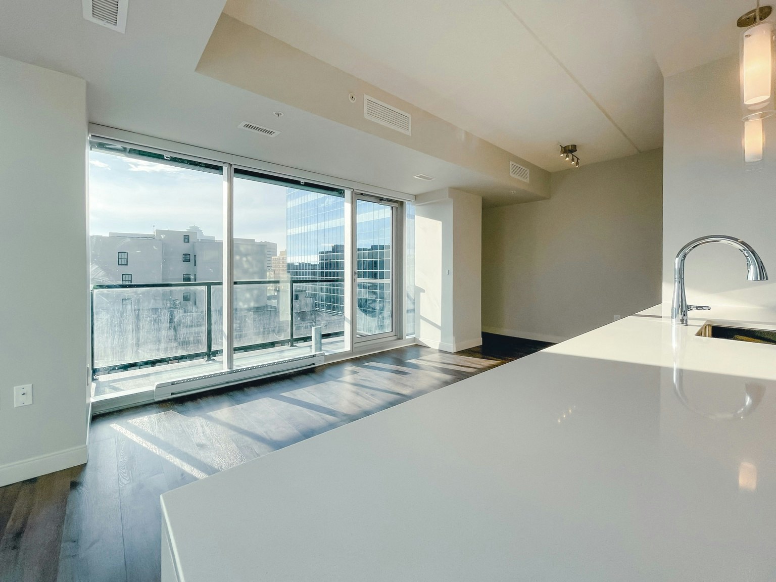 1010-300 Main Street, Winnipeg, MB, R3C 1E1 - 4
