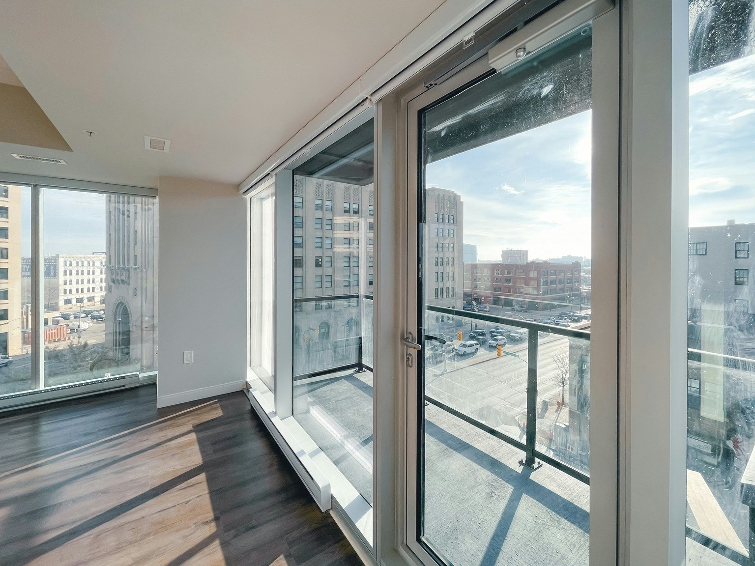 1010-300 Main Street, Winnipeg, MB, R3C 1E1 - 2