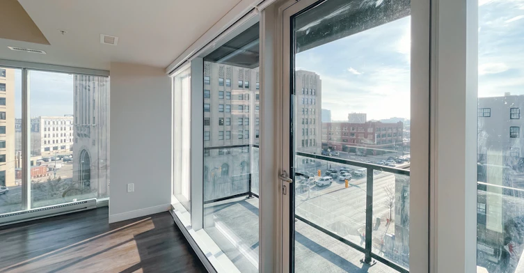 1010-300 Main Street, Winnipeg, MB, R3C 1E1 - 2