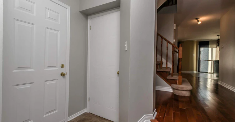 21-21 Haslemere Avenue, Ottawa, ON, K2W 1E3 - 4