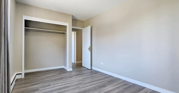 9835 106 Street NW, Edmonton, AB, T5K 0E7 - 18