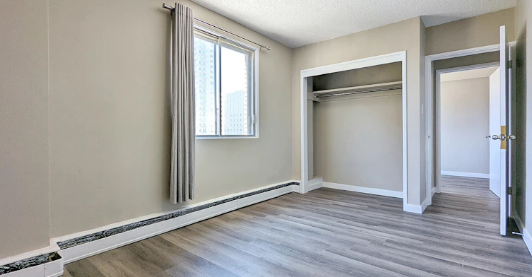 9835 106 Street NW, Edmonton, AB, T5K 0E7 - 19