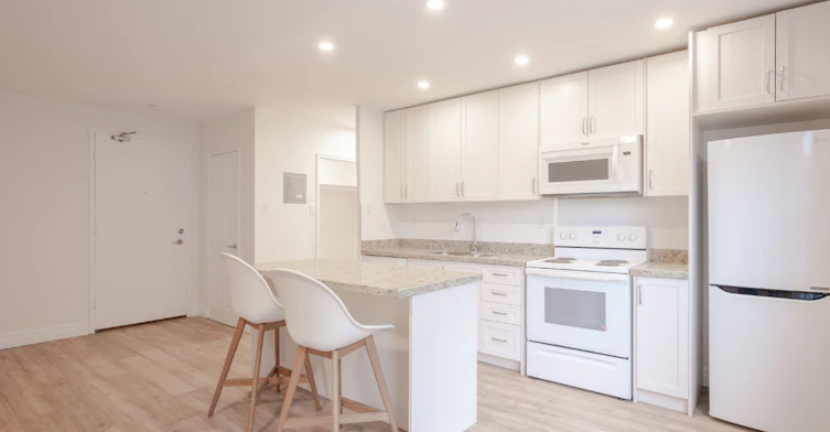 0306-107 Redpath Avenue, Toronto, ON, M4S 2J9 - 6