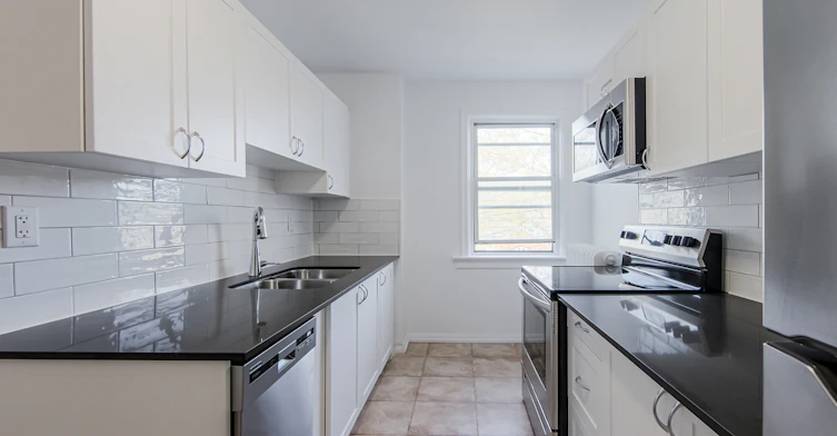 0015-85 Silver Birch Avenue, Toronto, ON, M4E 3L2 - 2