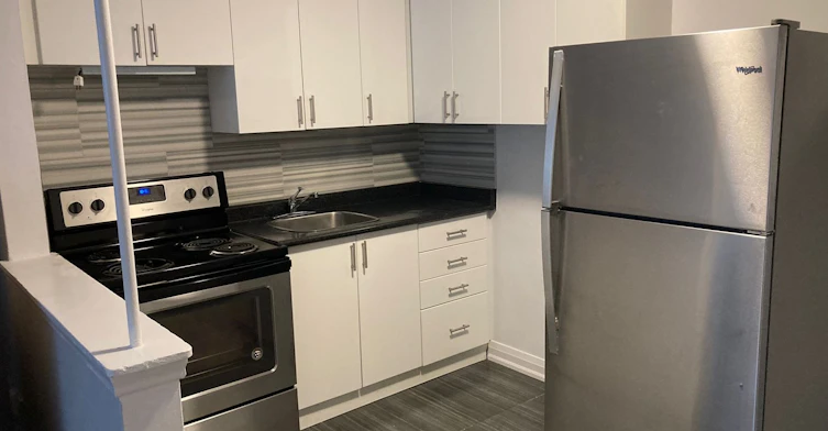 4 Greentree Court, Toronto, ON, M6M 2A5 - 8