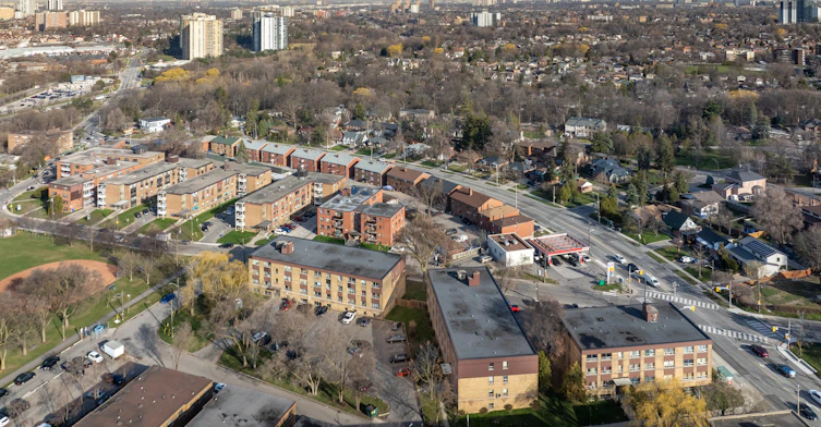 4 Greentree Court, Toronto, ON, M6M 2A5 - 11