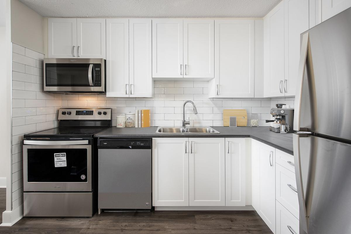 0403-104 Union Boulevard, Kitchener, ON, N2M 2R9 - 2