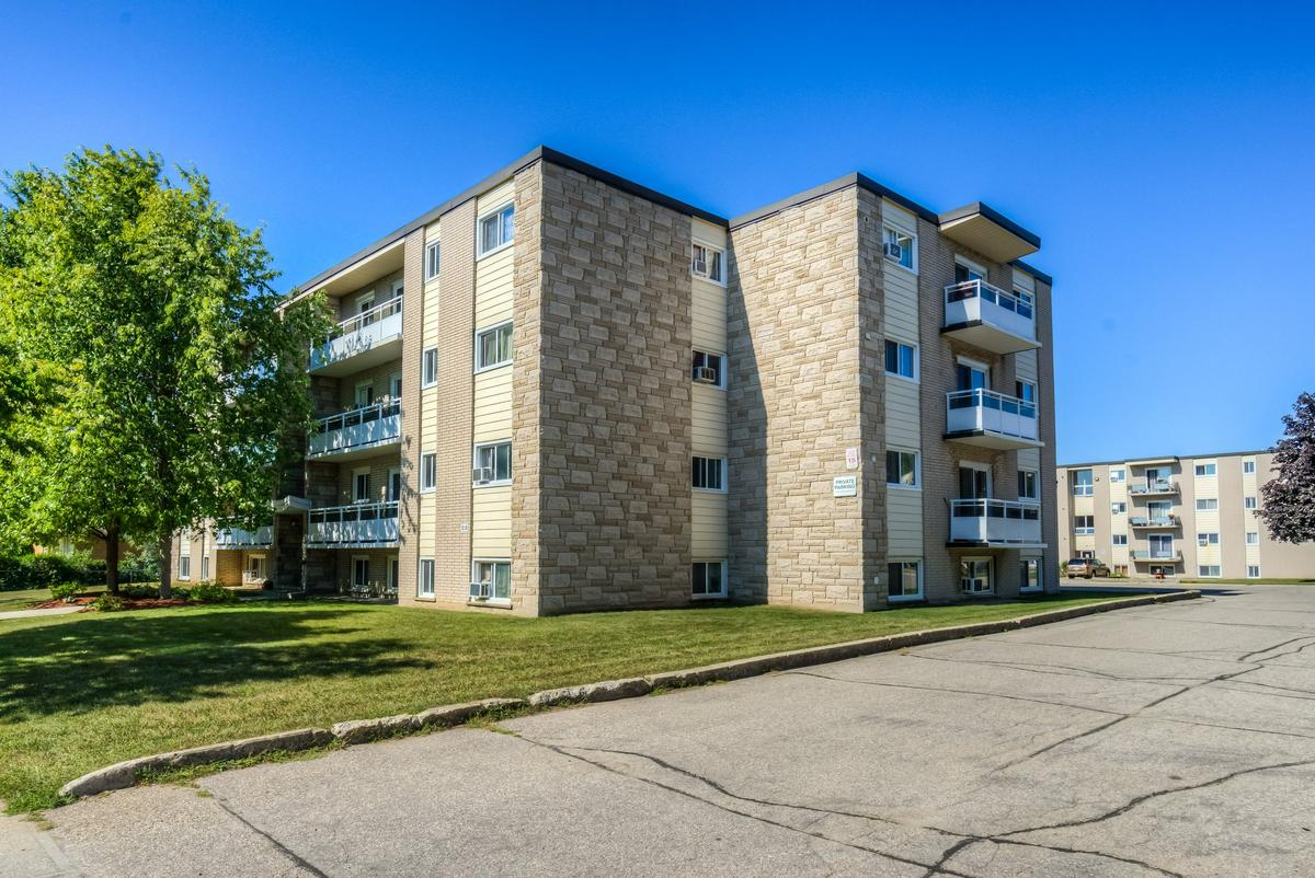 196-303-207 Fifth Avenue, Kitchener, ON, N2E 1H8