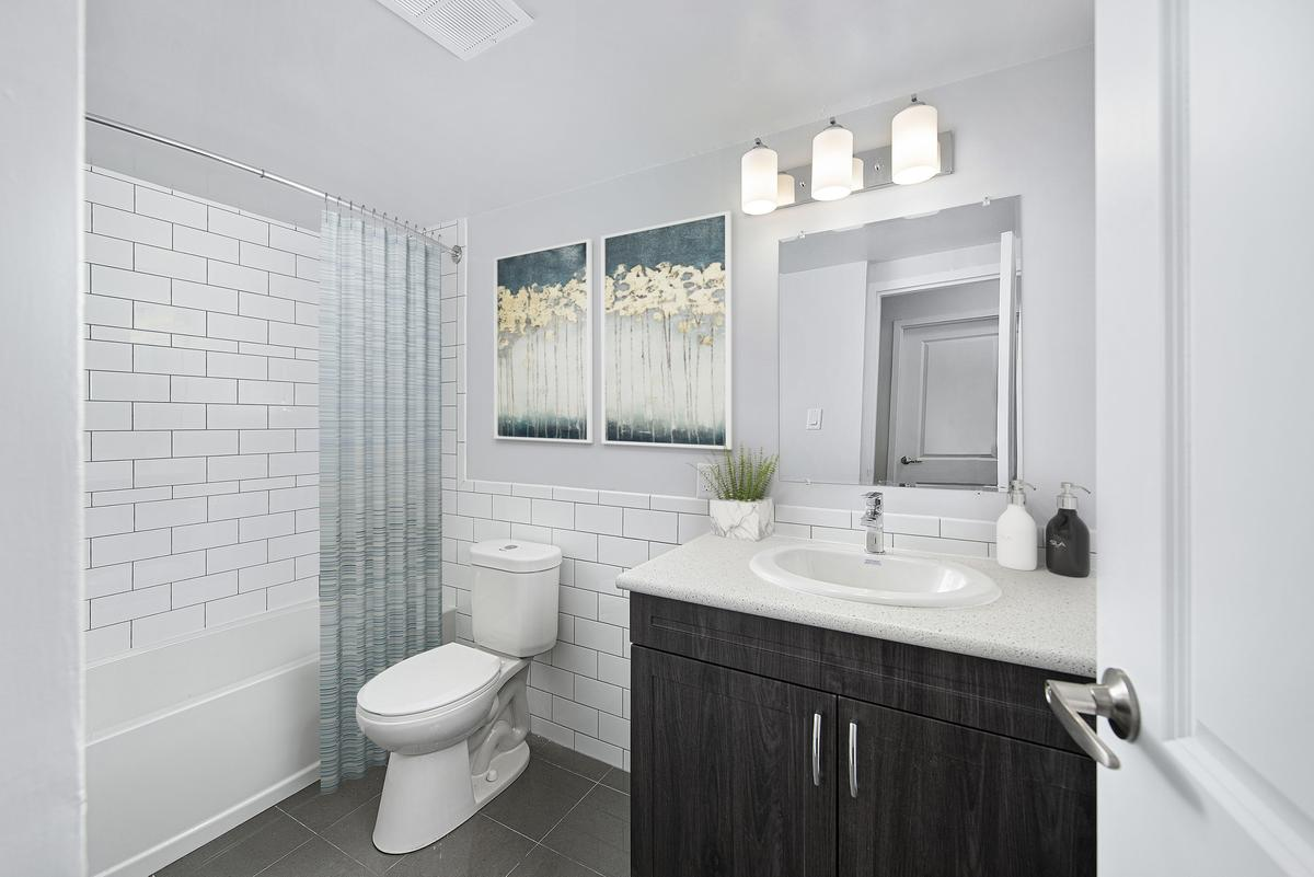 421-10-75 Milford Avenue, Waterloo, ON, N2L 3Z6 - 3