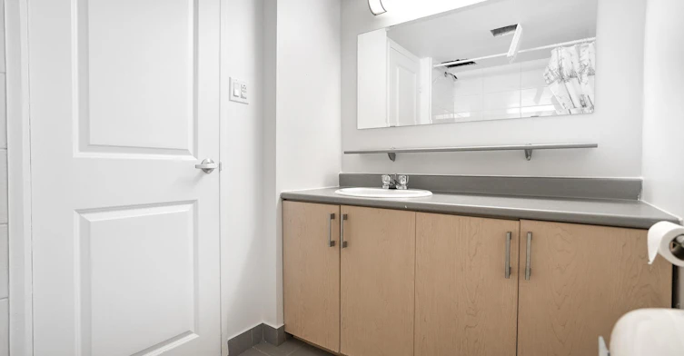 2100 Saint Marc Rue, Montréal, QC, H3H 2G6 - 8