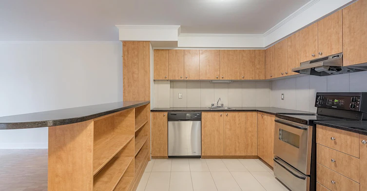 2100 Saint Marc Rue, Montréal, QC, H3H 2G6 - 9