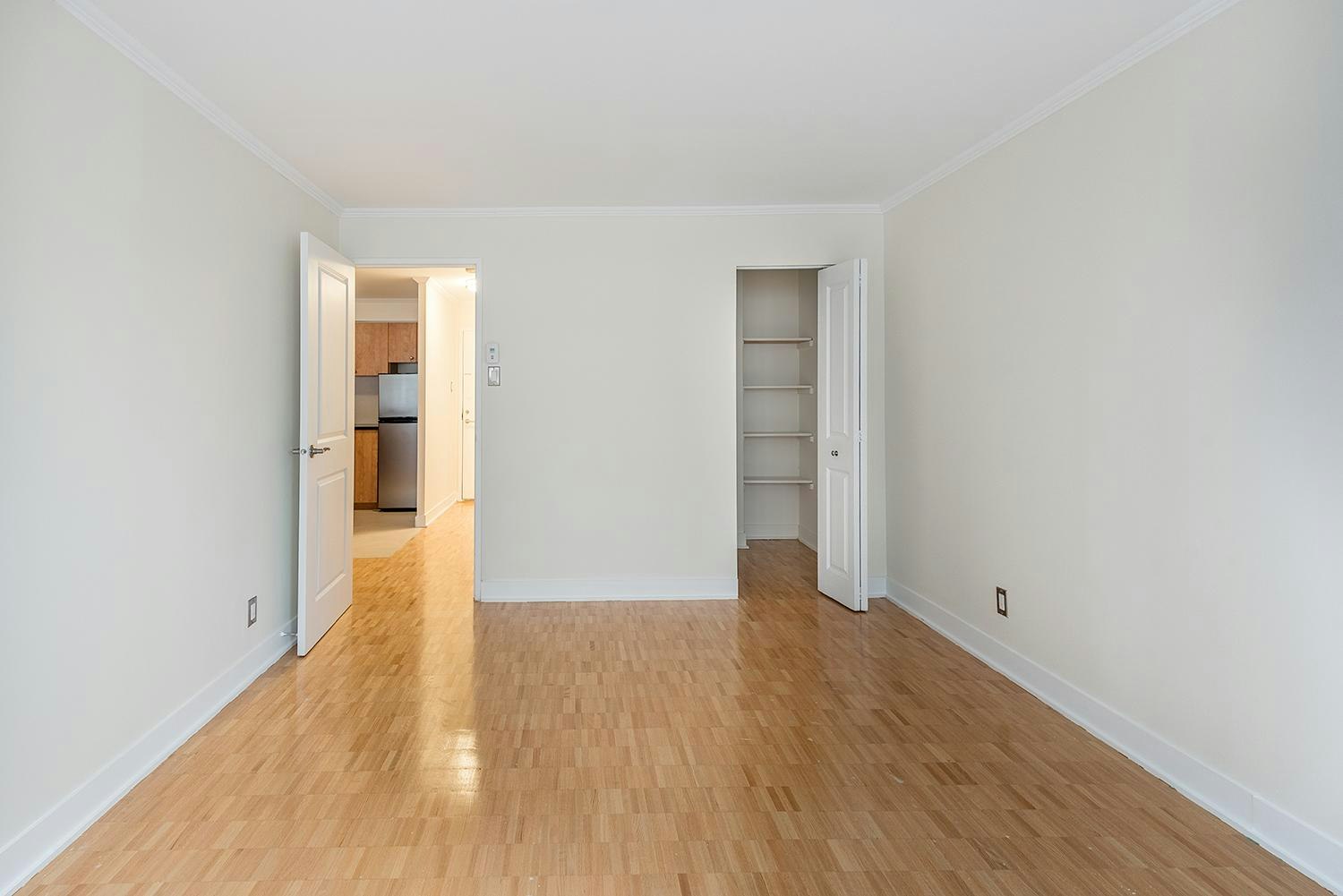 2100 Saint Marc Rue, Montréal, QC, H3H 2G6 - 12