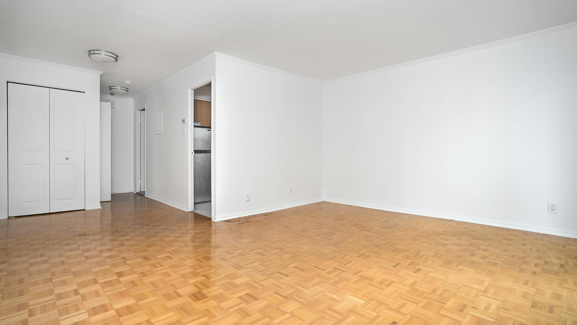 2100 Saint Marc Rue, Montréal, QC, H3H 2G6 - 24
