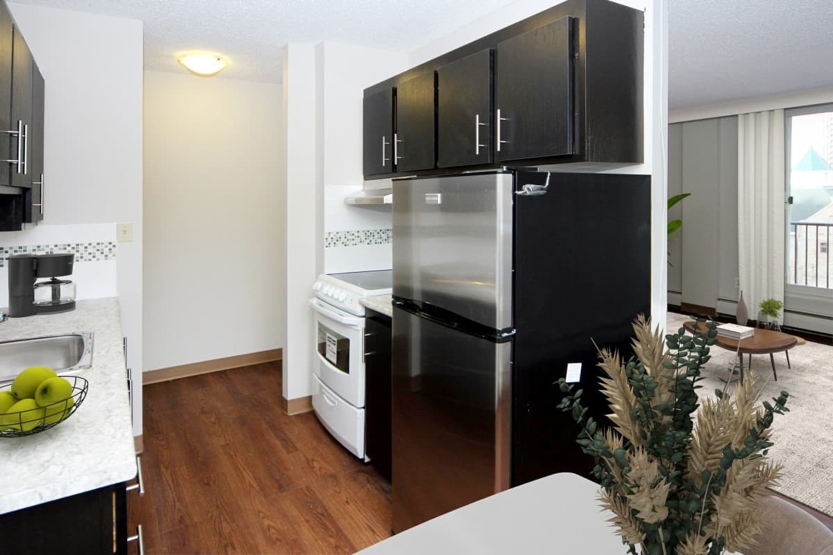 915 13 Avenue SW, Calgary, AB, T2R 1A9 - 7