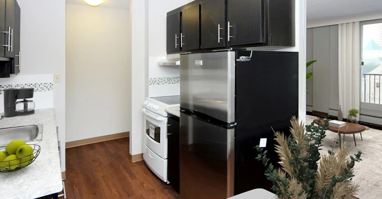915 13 Avenue SW, Calgary, AB, T2R 1A9 - 7