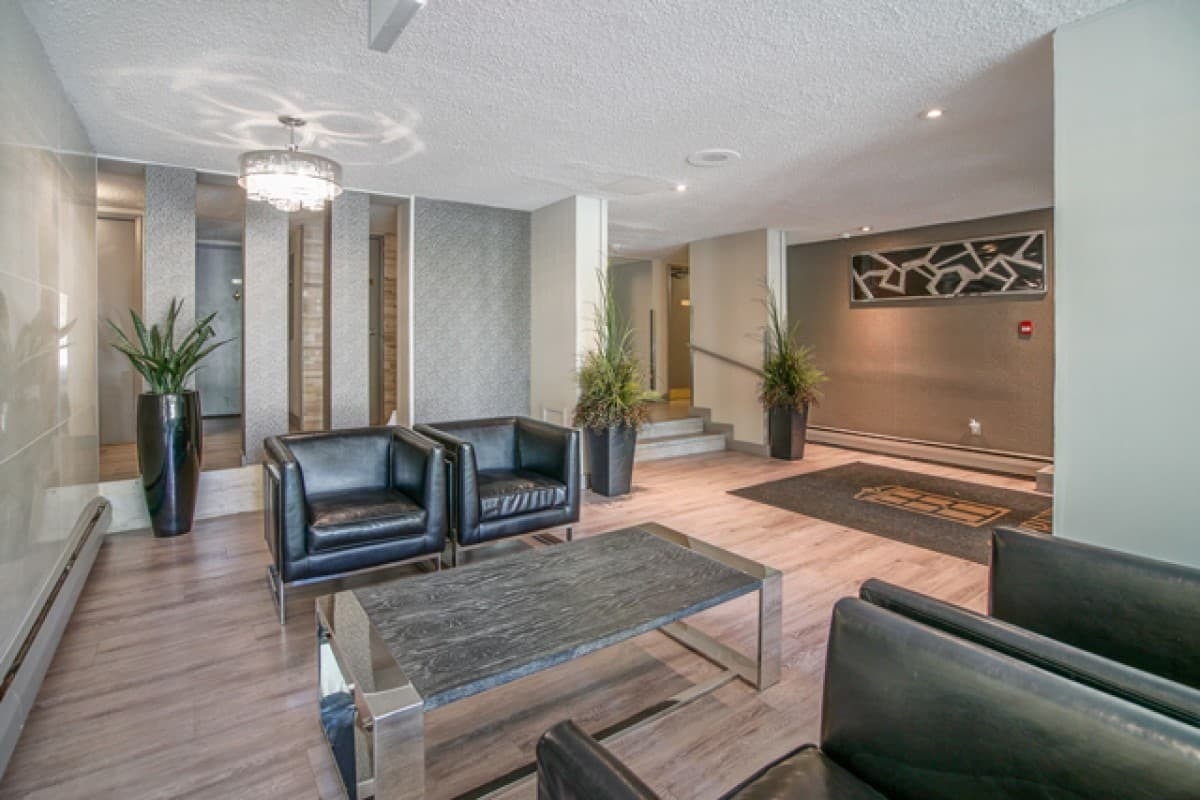 915 13 Avenue SW, Calgary, AB, T2R 1A9 - 4