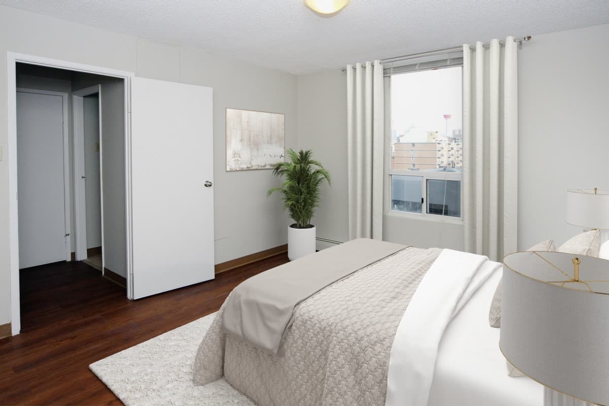 915 13 Avenue SW, Calgary, AB, T2R 1A9 - 2