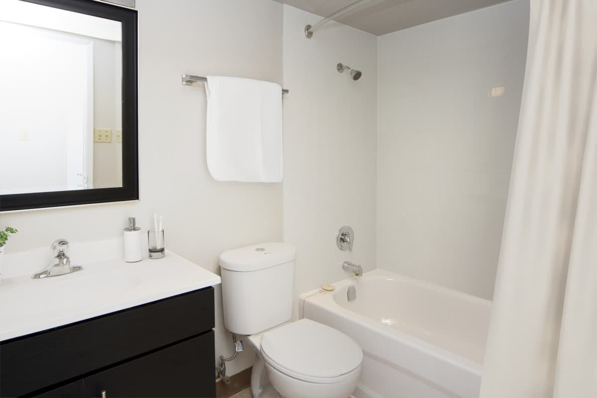 915 13 Avenue SW, Calgary, AB, T2R 1A9 - 9