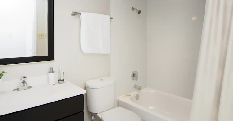 915 13 Avenue SW, Calgary, AB, T2R 1A9 - 9