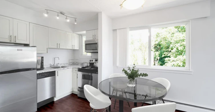 101 Royal Avenue, New Westminster, BC, V3L 1H1 - 2