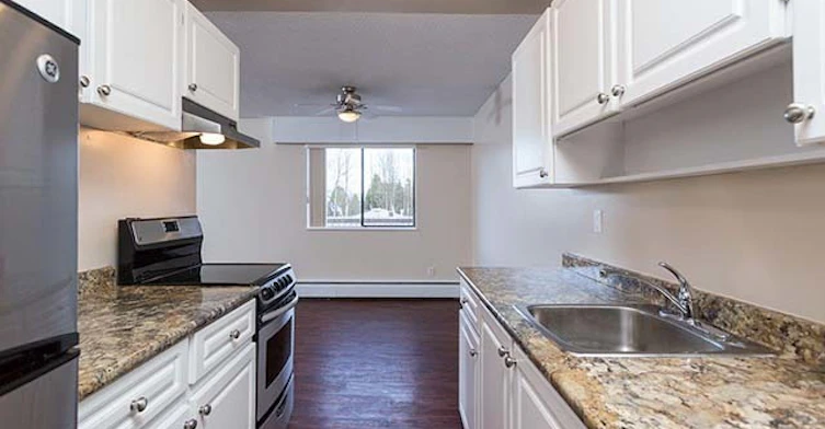 908 Sixth Avenue, New Westminster, BC, V3M 2B6 - 2