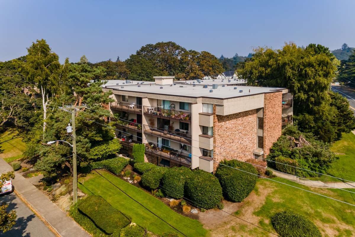 3501 Savannah Avenue, Saanich, BC, V8X 1S5 - 5