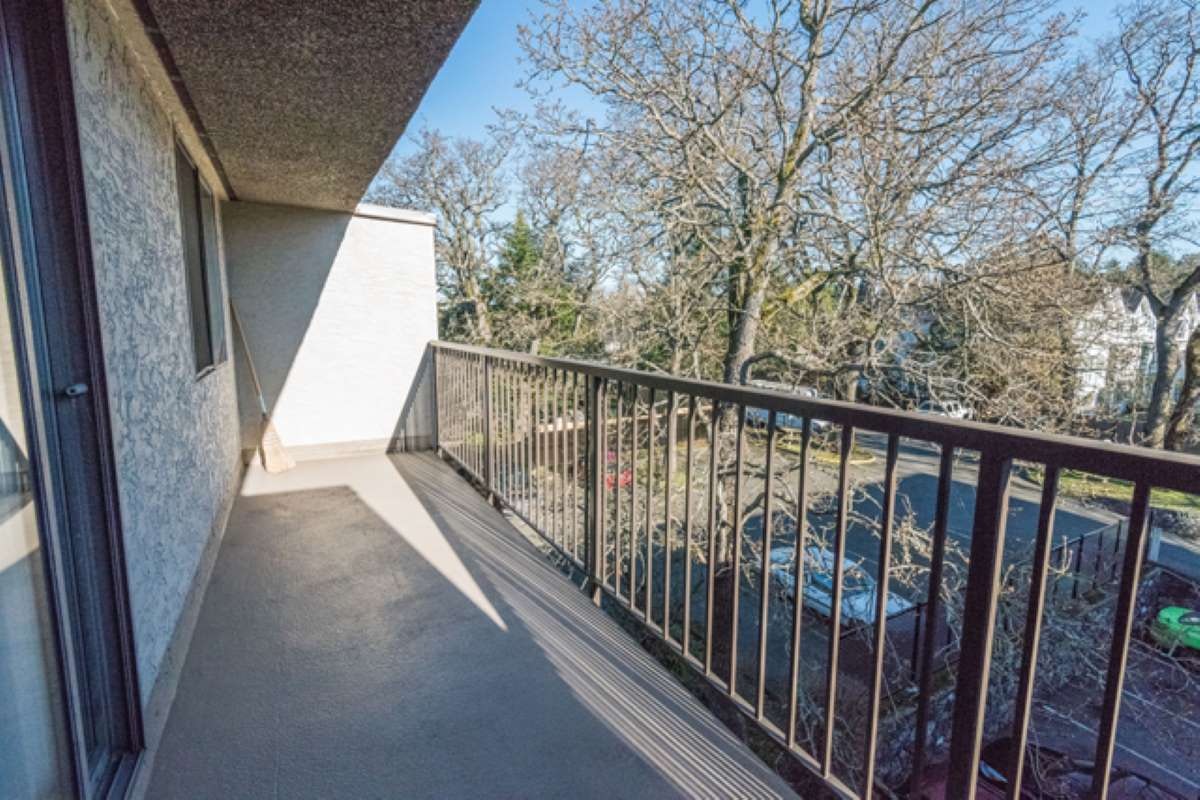 3501 Savannah Avenue, Saanich, BC, V8X 1S5 - 8