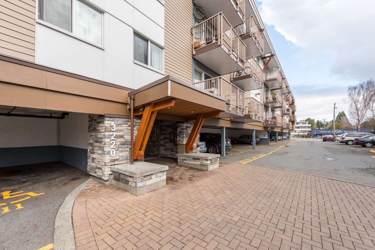 3220 Quadra Street, Saanich, BC, V8X 1G4 - 3