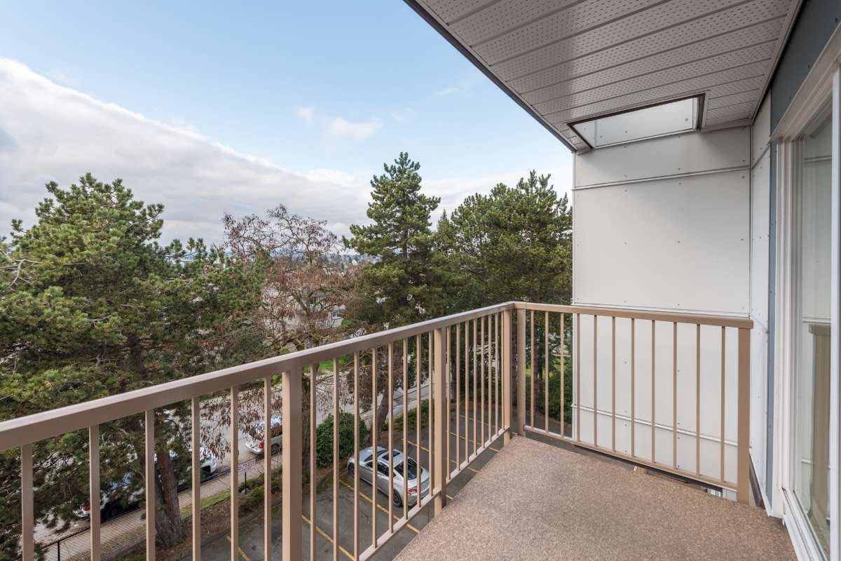 3220 Quadra Street, Saanich, BC, V8X 1G4 - 11