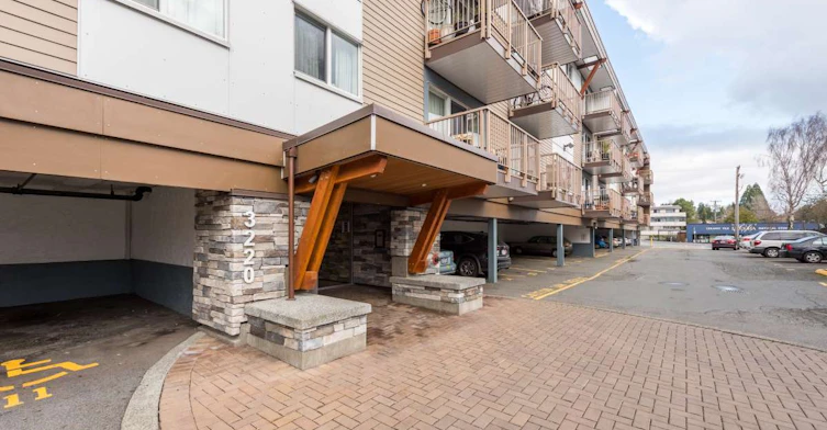 3220 Quadra Street, Saanich, BC, V8X 1G4