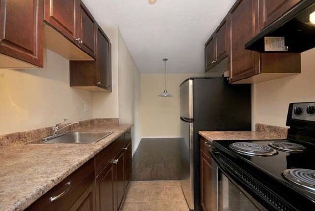 955 Humboldt Street, Victoria, BC, V8V 2Z9 - 2