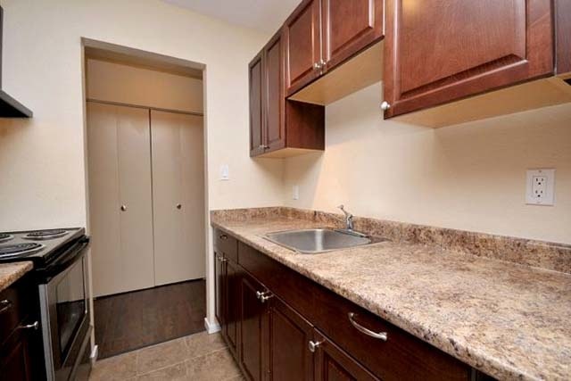 955 Humboldt Street, Victoria, BC, V8V 2Z9 - 9