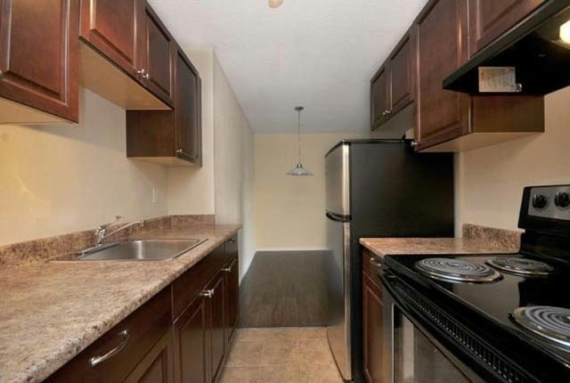 955 Humboldt Street, Victoria, BC, V8V 2Z9 - 2