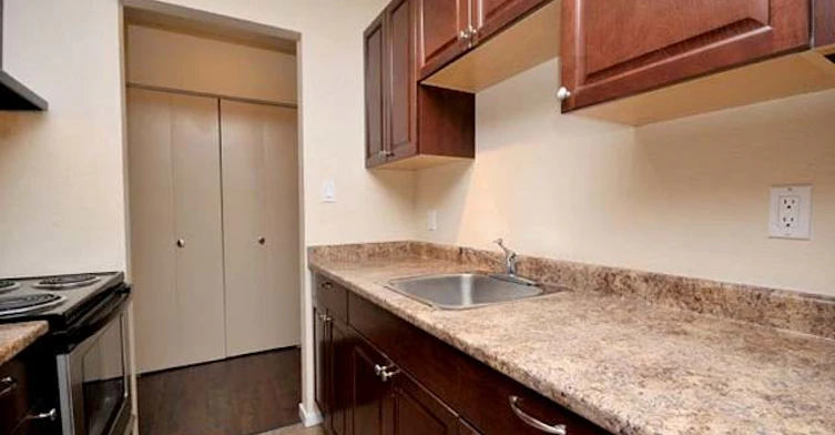 955 Humboldt Street, Victoria, BC, V8V 2Z9 - 9