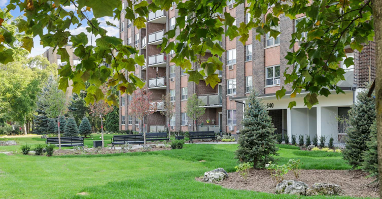 640 Guelph Line, Burlington, ON, L7R 3M9 - 9