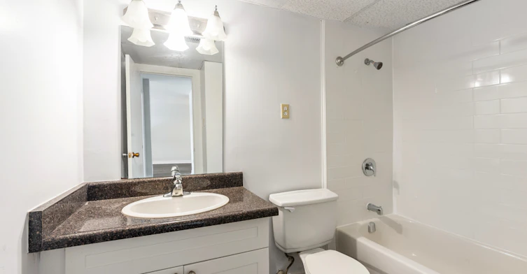 740 Wonderland Road South, London, ON, N6K 1L9 - 9