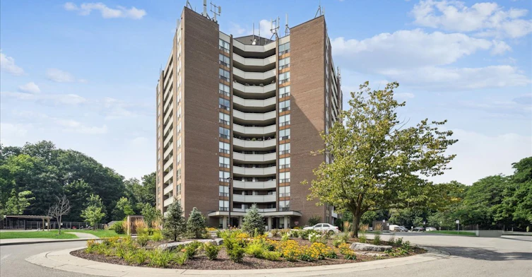2121 Rathburn Road East, Mississauga, ON, L4W 2X3