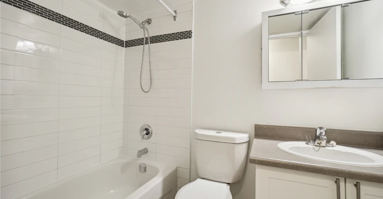 2121 Rathburn Road East, Mississauga, ON, L4W 2X3 - 7