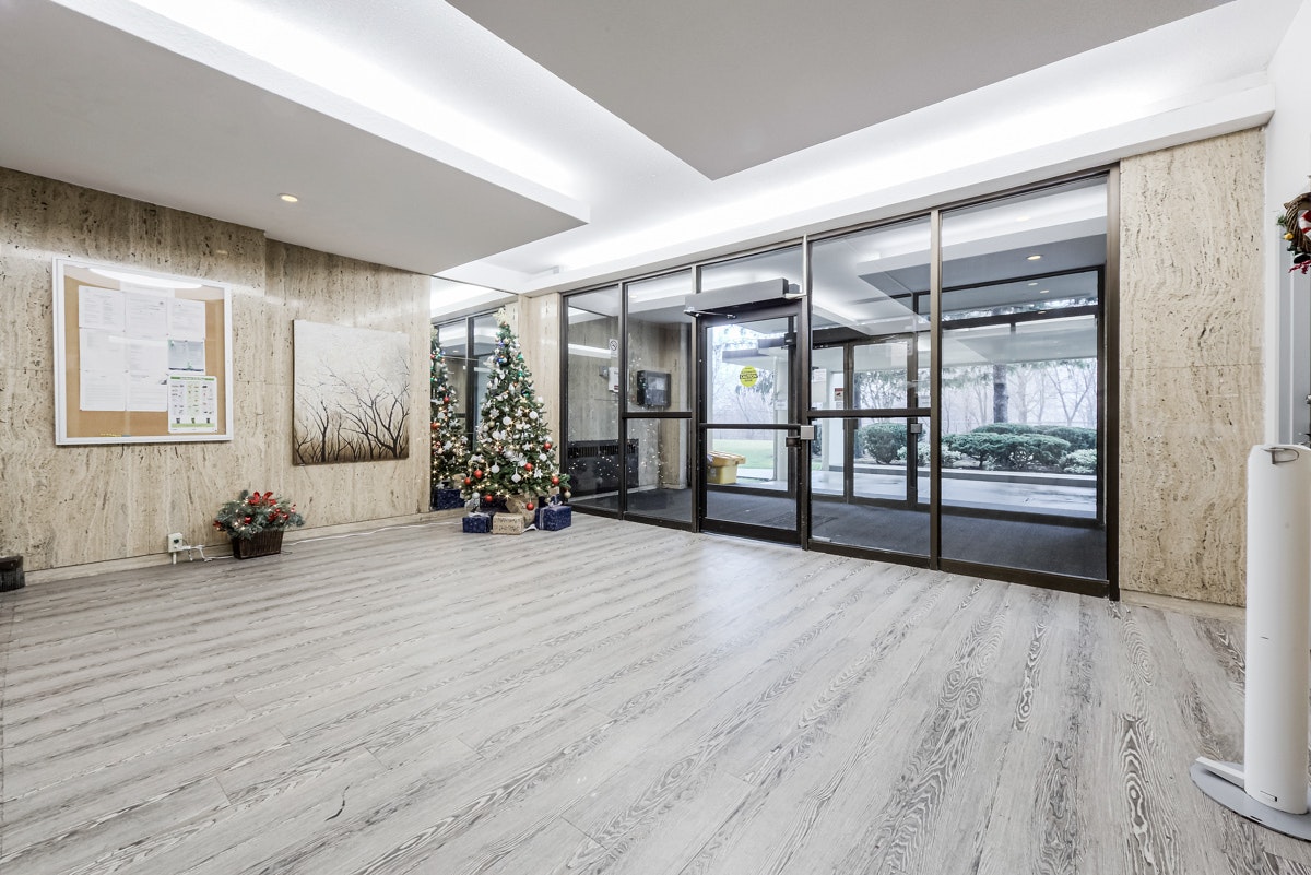 15 Tangreen Court, Vaughan, ON, M2M 3Z1 - 12
