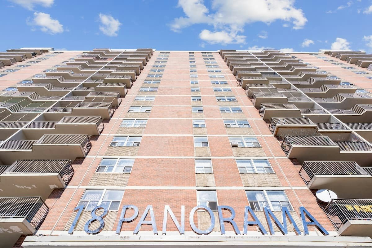 18 Panorama Court, Toronto, ON, M9V 3Z8 - 2