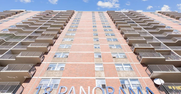 18 Panorama Court, Toronto, ON, M9V 3Z8 - 2